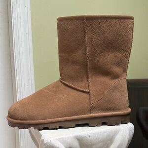 UGG Essential Short Tan Winter Boots size 11 H1N2